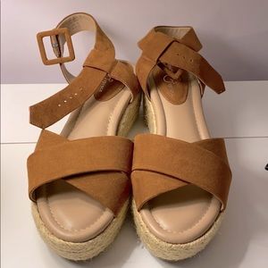 Market & Spruce wedges